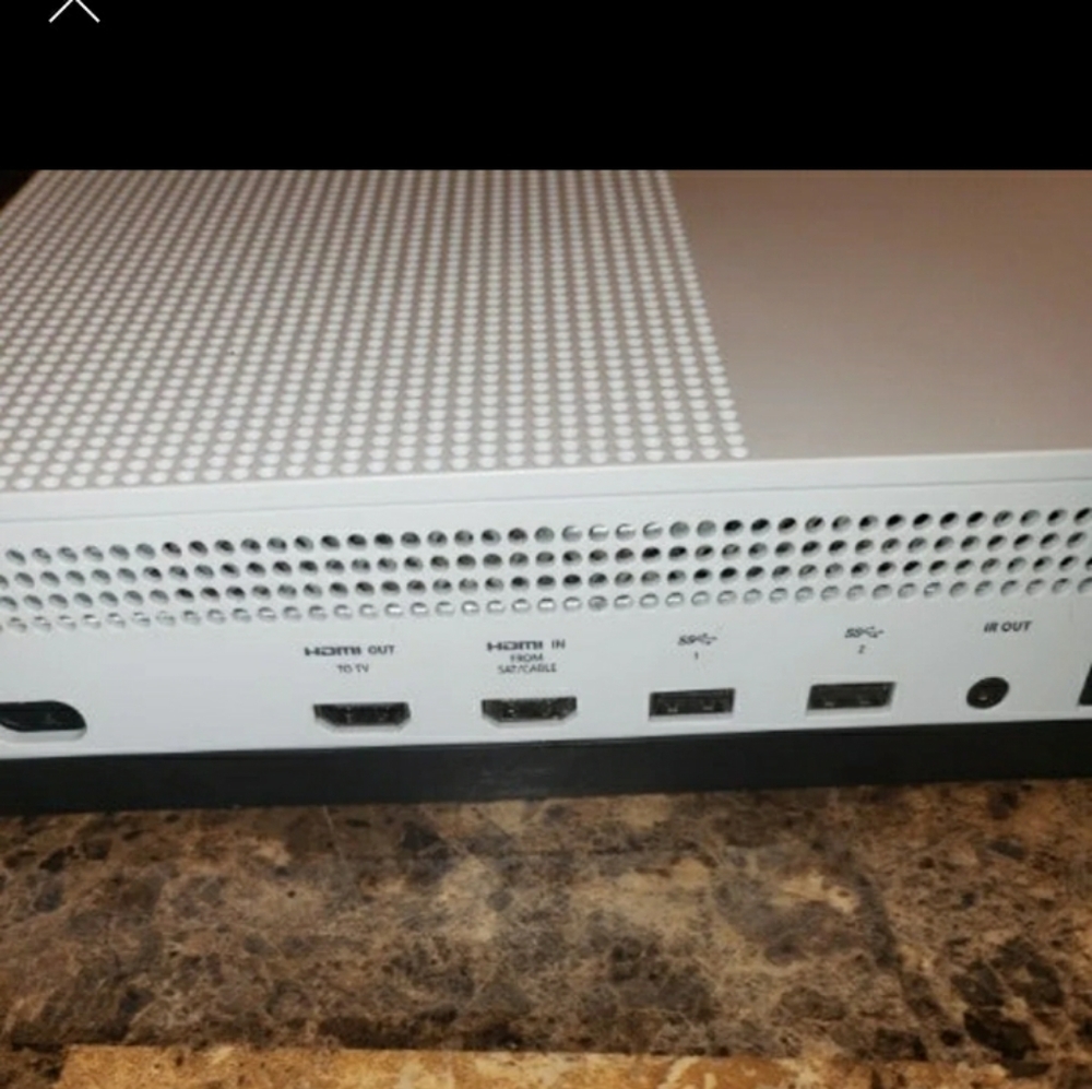 Xbox One S - Picture 2 of 2